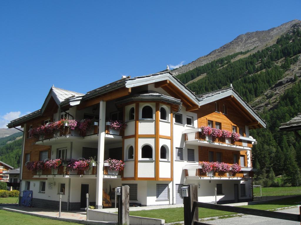 Haus Alpenstern Apartment Саас-Грунд Екстериор снимка